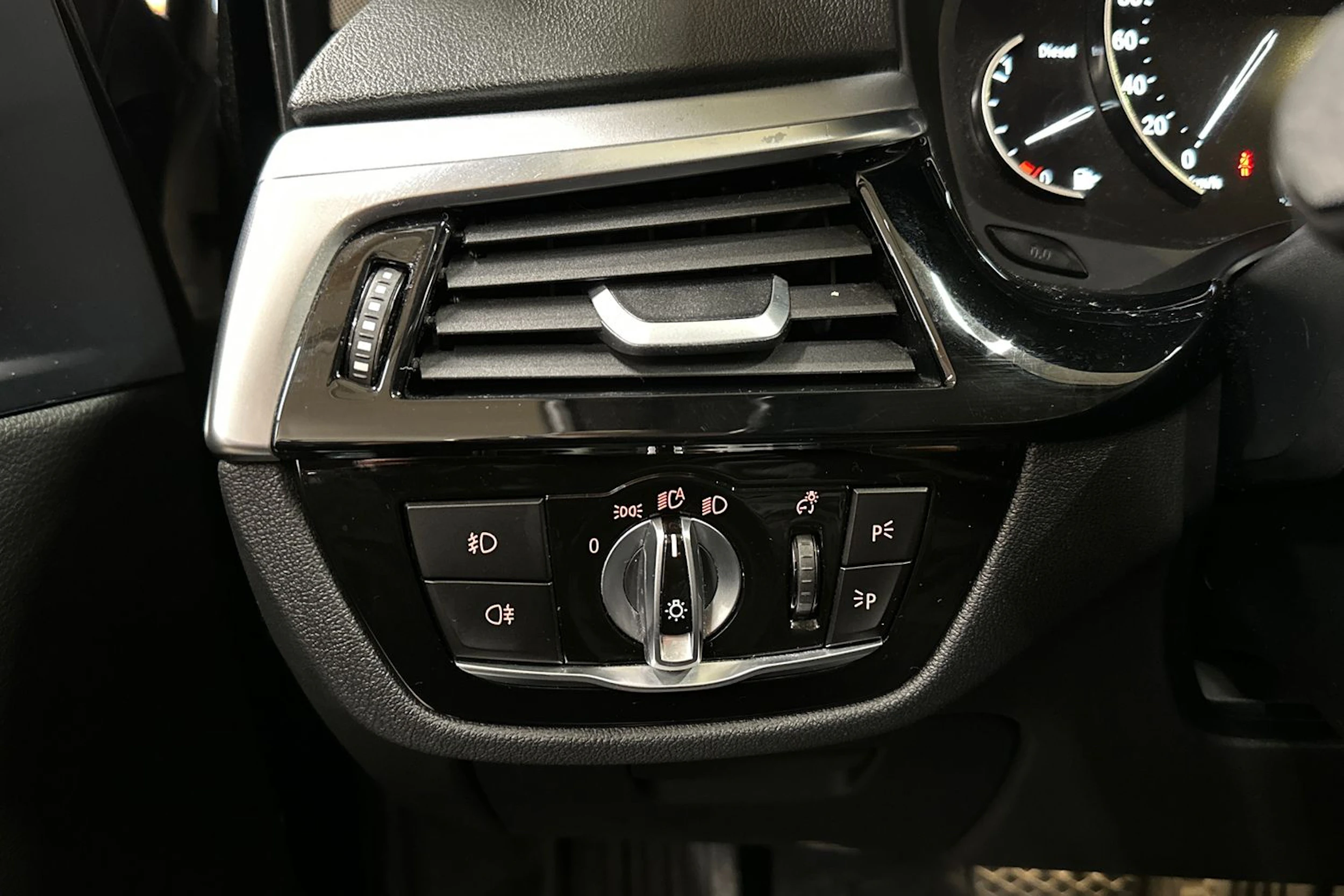 musta BMW 520 2018 kuva 20.