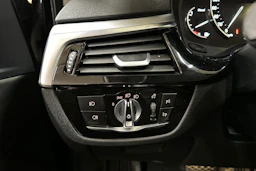 musta BMW 520 2018 kuva 20.