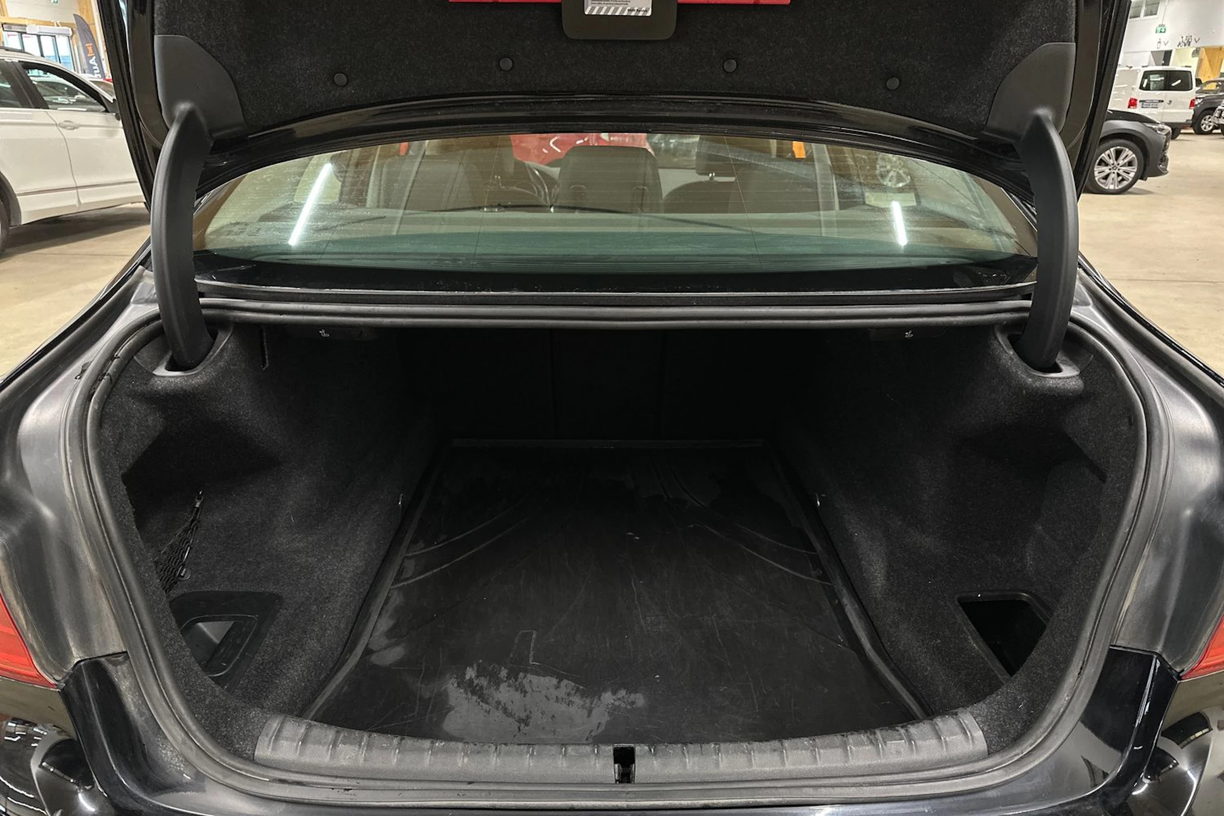 musta BMW 520 2018 kuva 22.