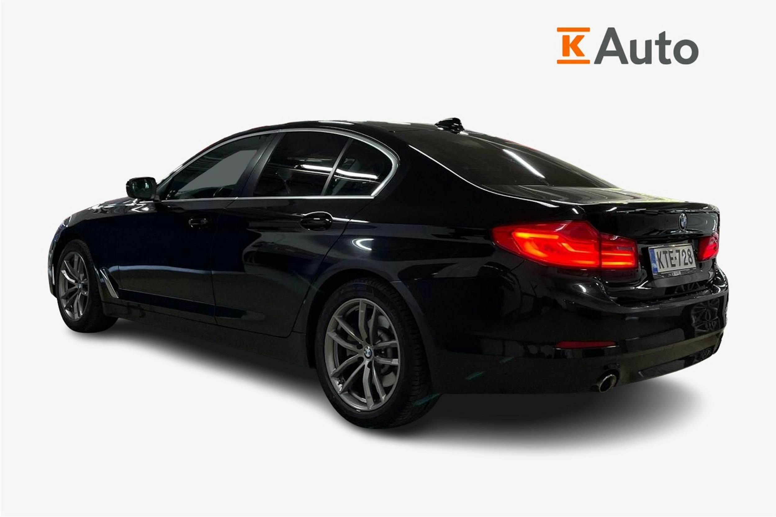 Musta BMW 520 2018 kuva 2.