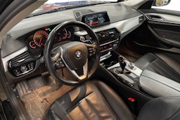 Musta BMW 520 2018 kuva 3.