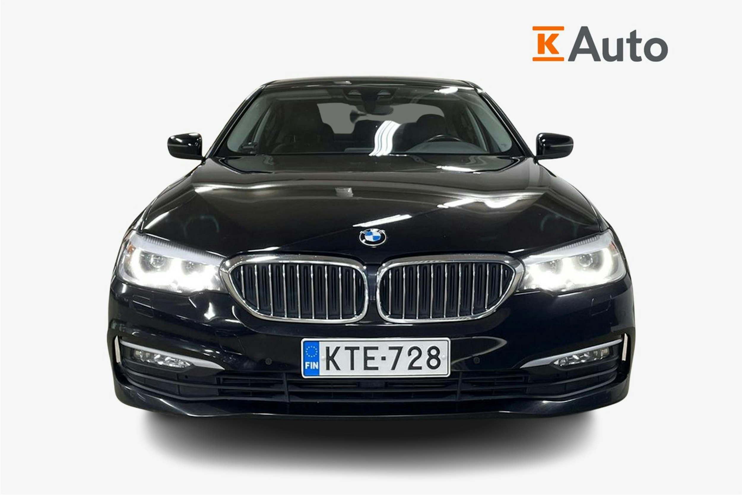 Musta BMW 520 2018 kuva 5.
