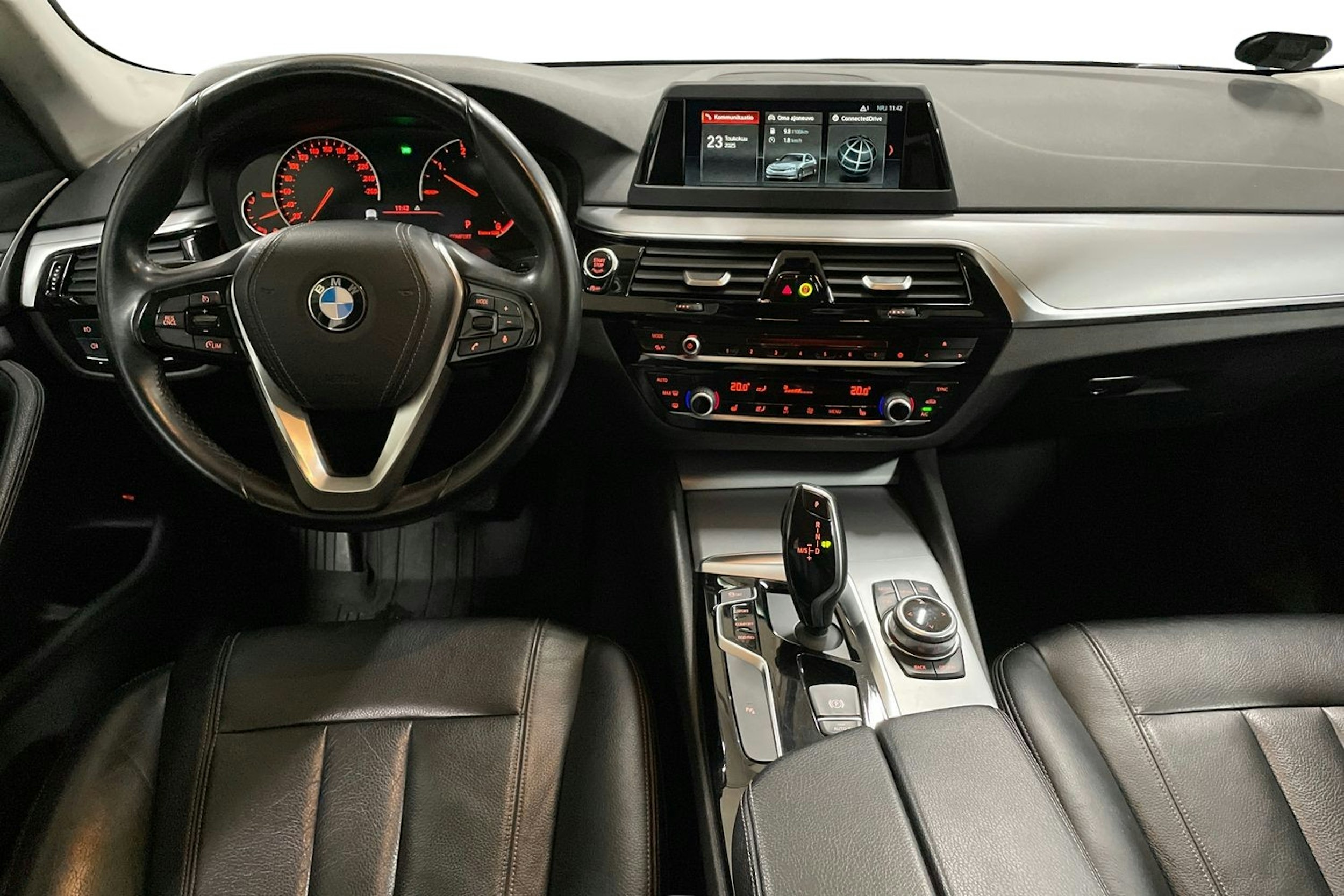 Musta BMW 520 2018 kuva 9.