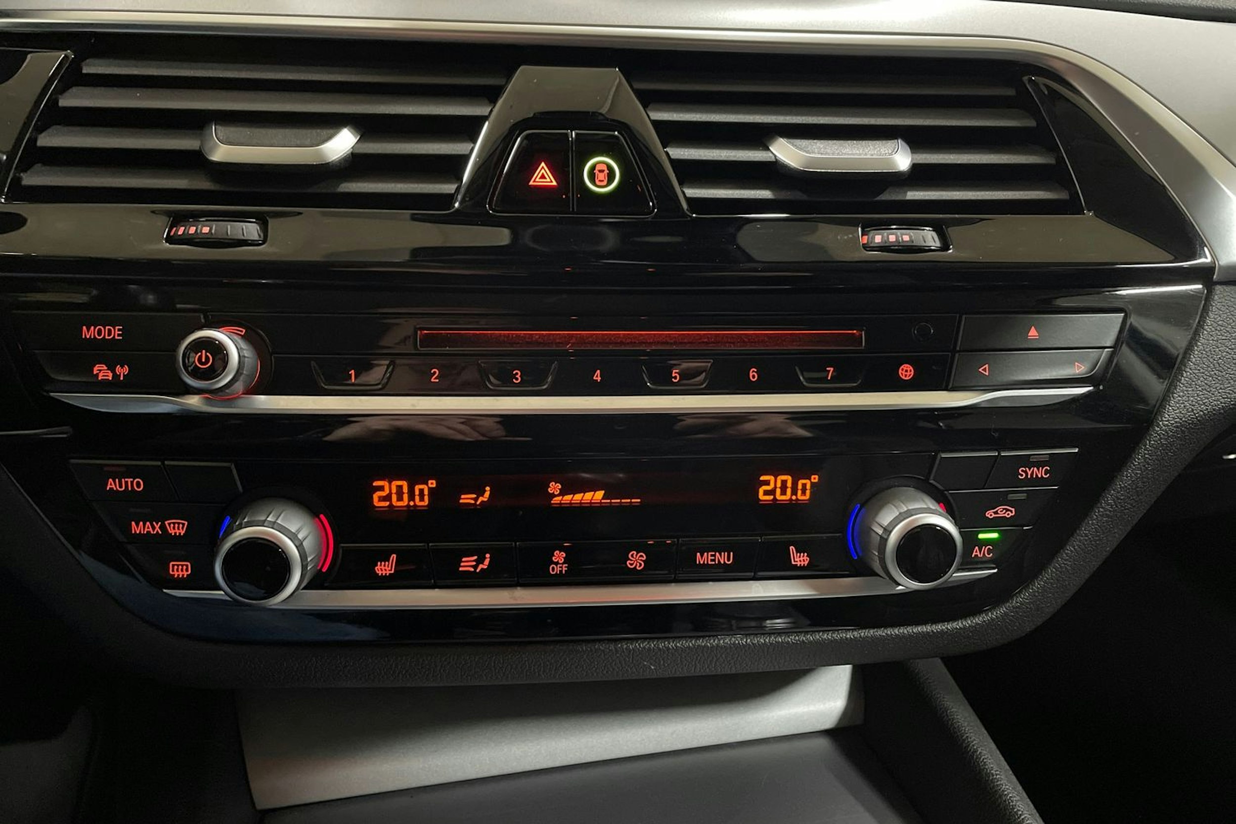 Musta BMW 520 2018 kuva 21.