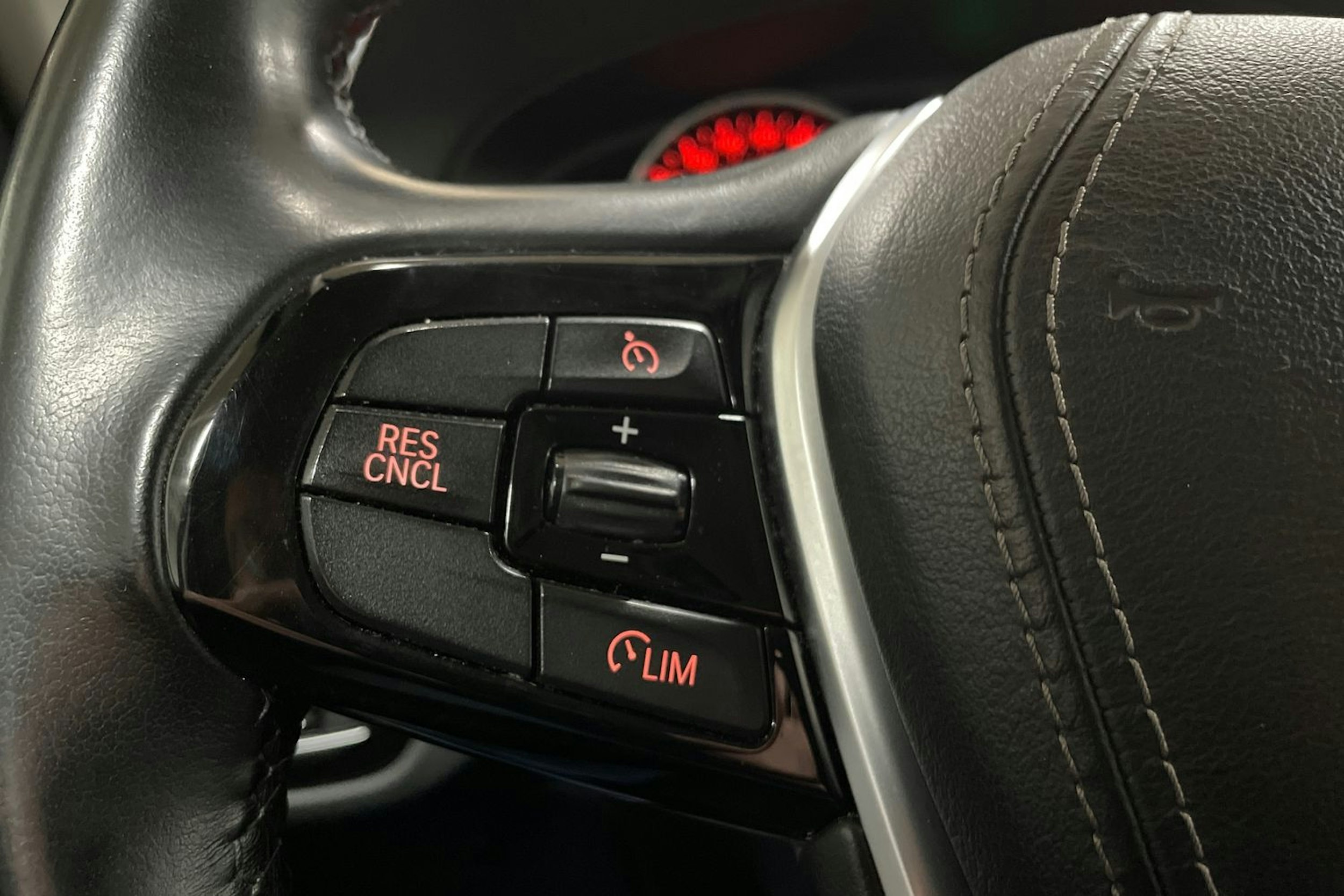 Musta BMW 520 2018 kuva 24.