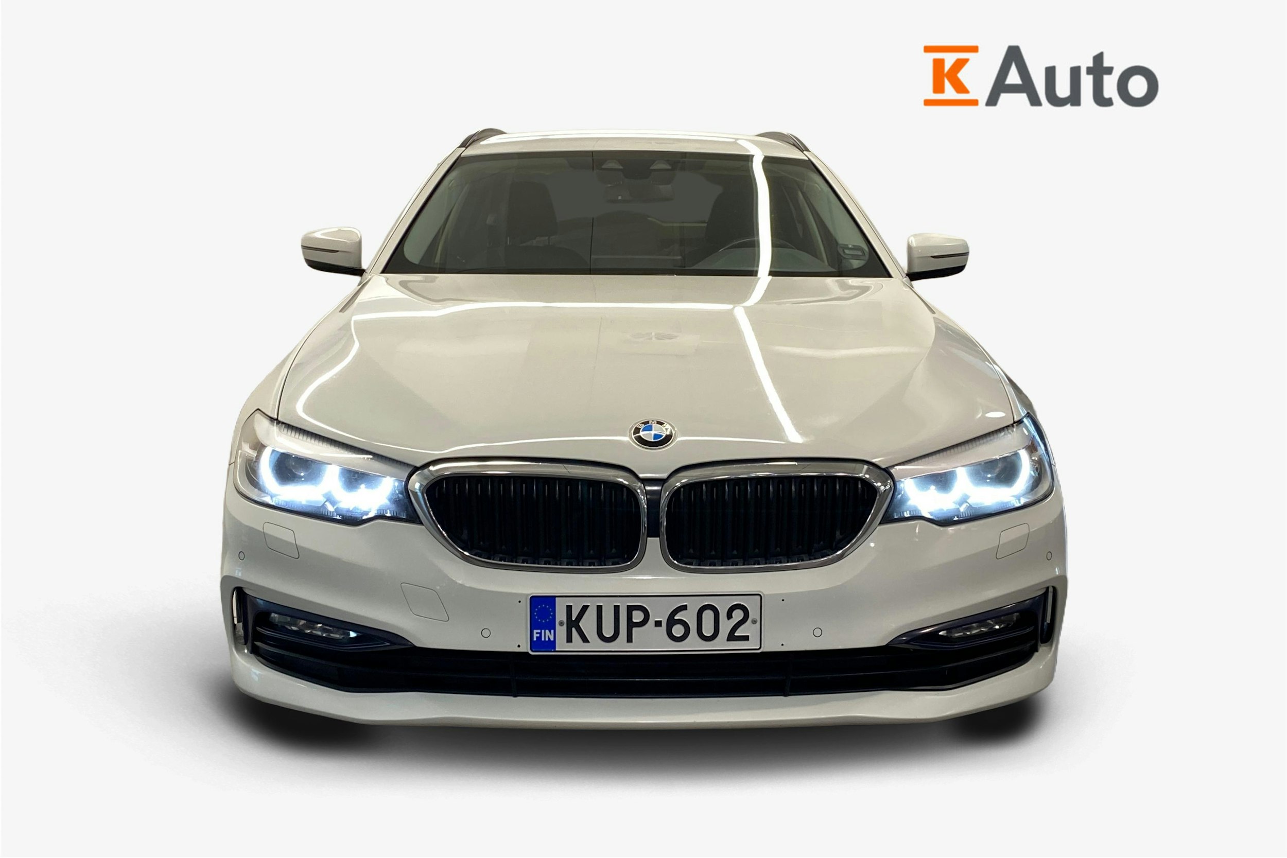 Valkoinen BMW 520 2018 kuva 5.
