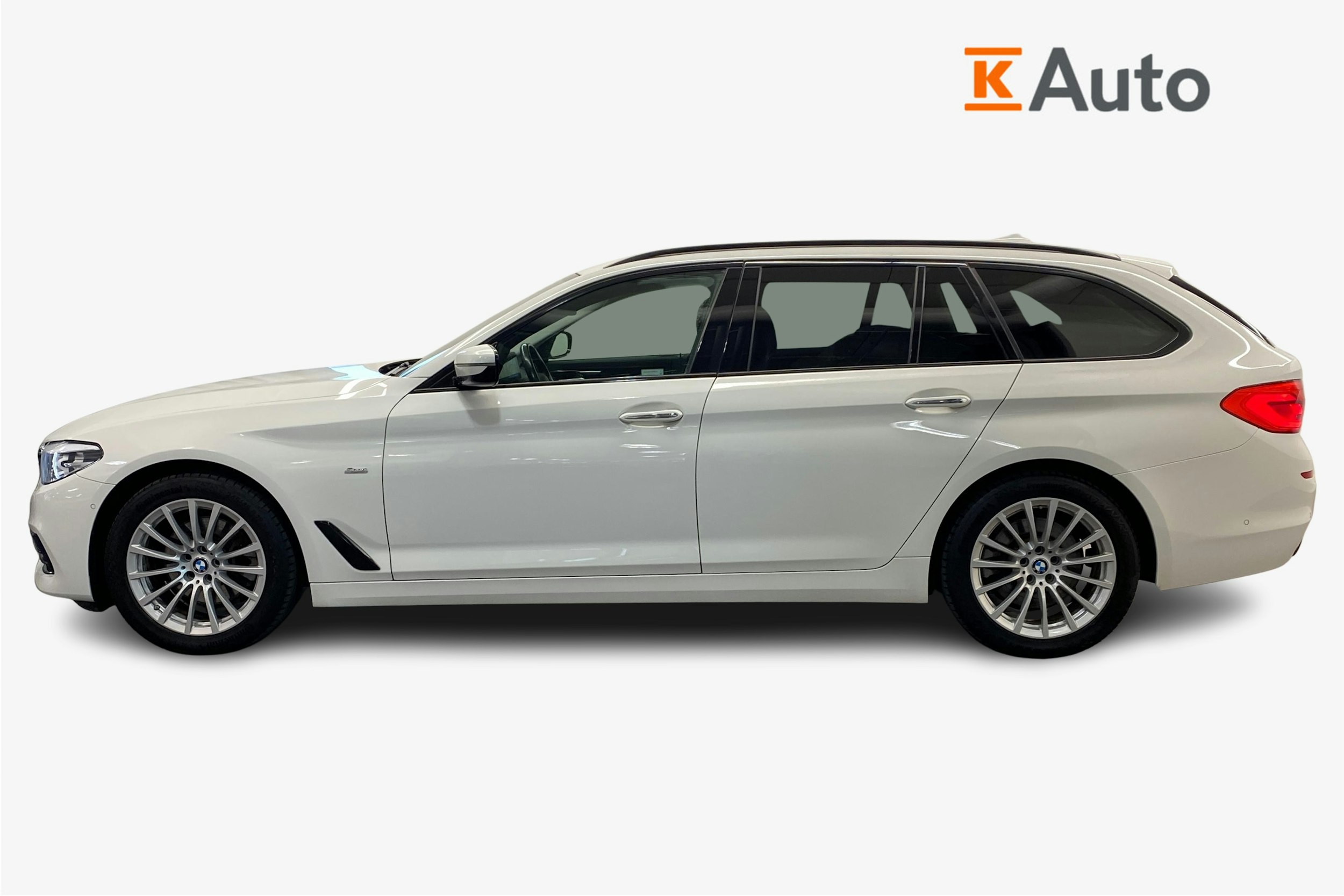 Valkoinen BMW 520 2018 kuva 6.