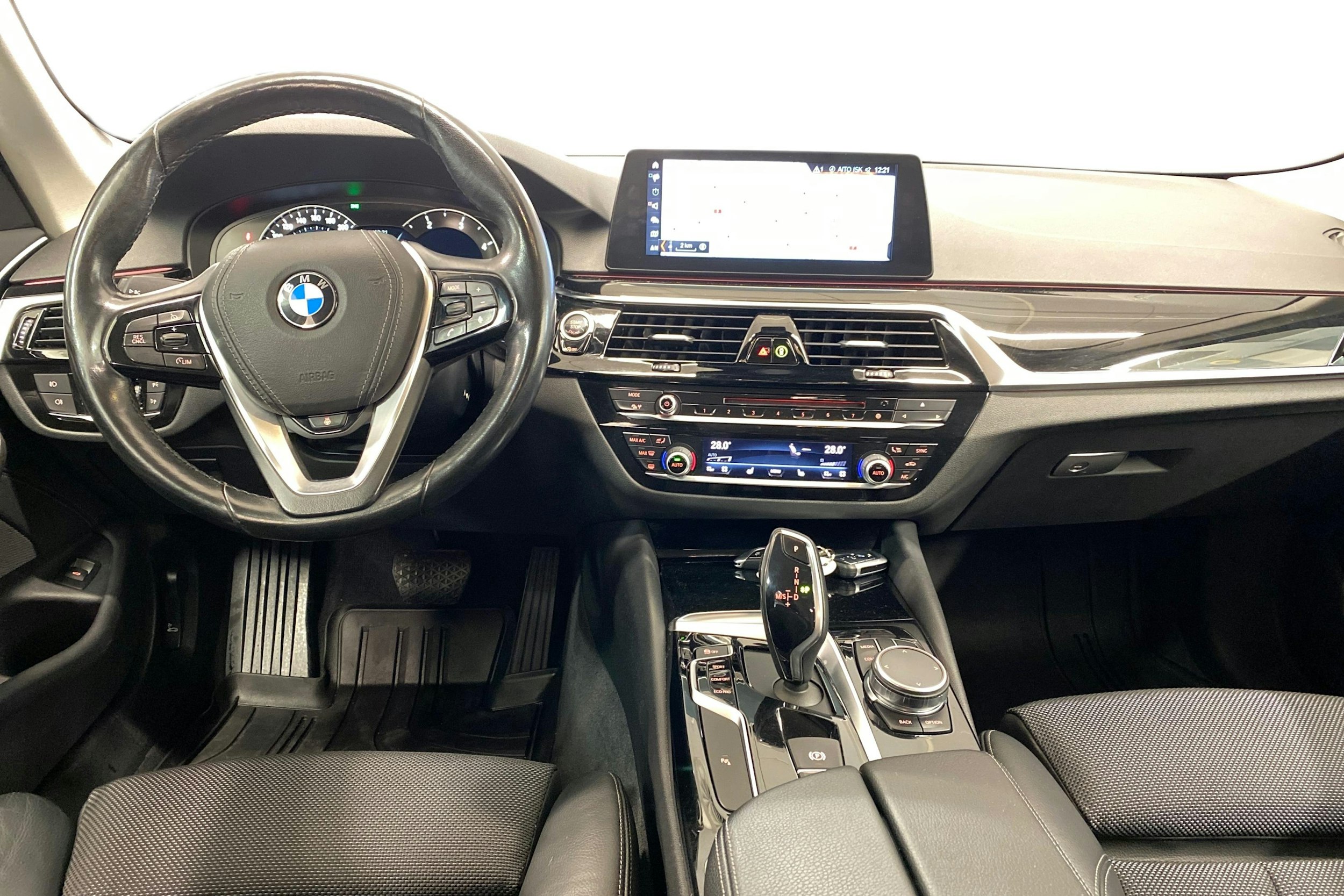 Valkoinen BMW 520 2018 kuva 9.