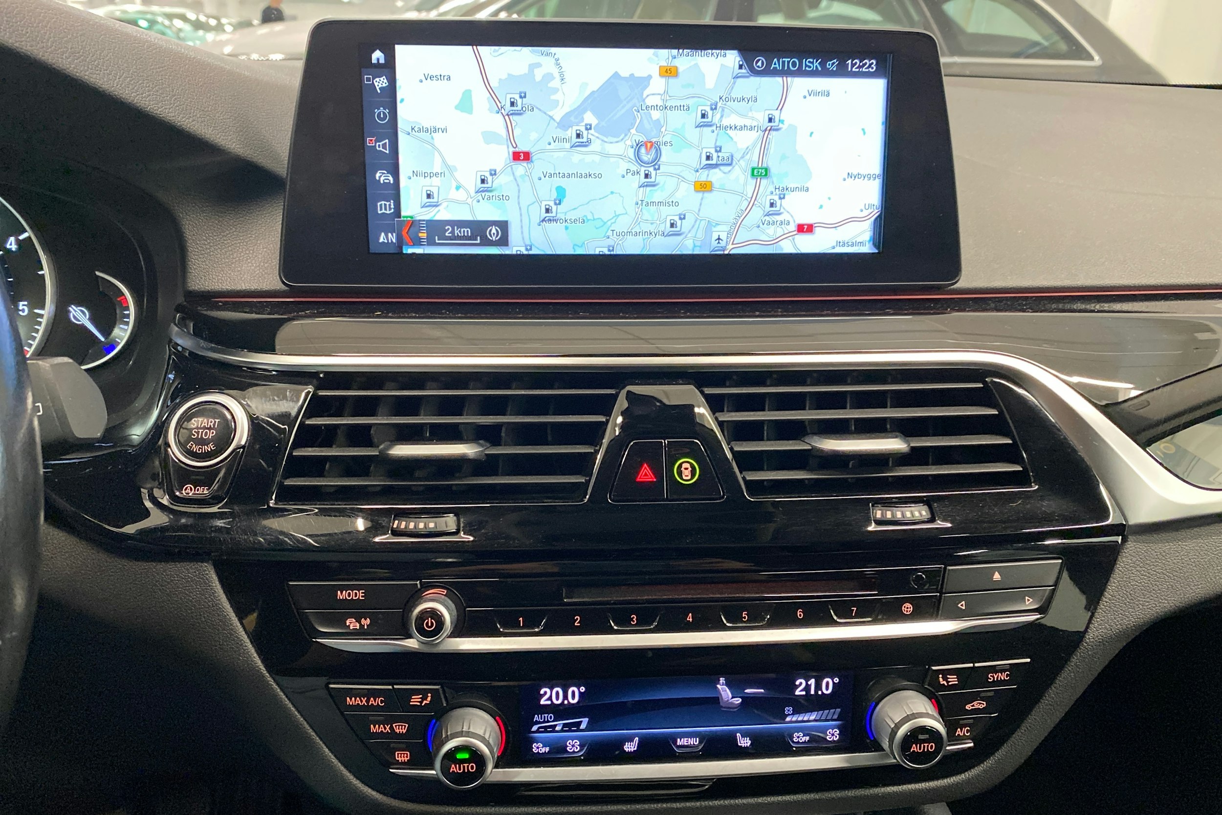 Valkoinen BMW 520 2018 kuva 16.