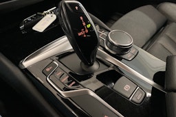Valkoinen BMW 520 2018 kuva 17.