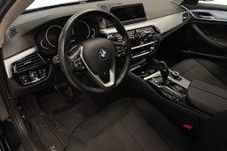 Musta BMW 520 2018 kuva 7.