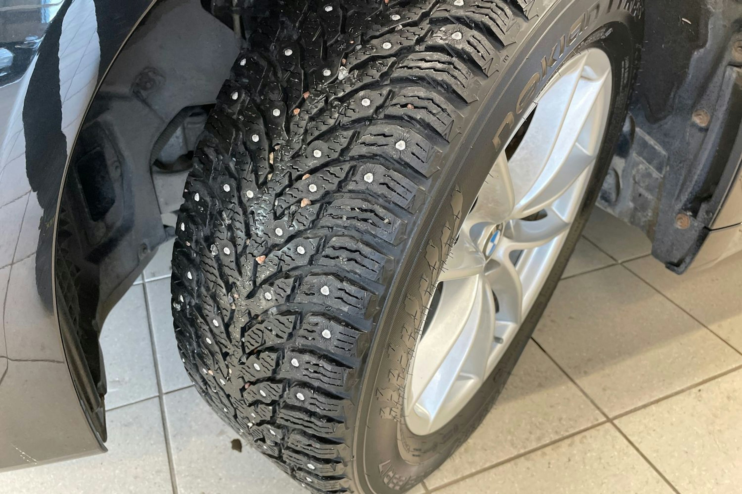 Musta BMW 520 2018 kuva 13.