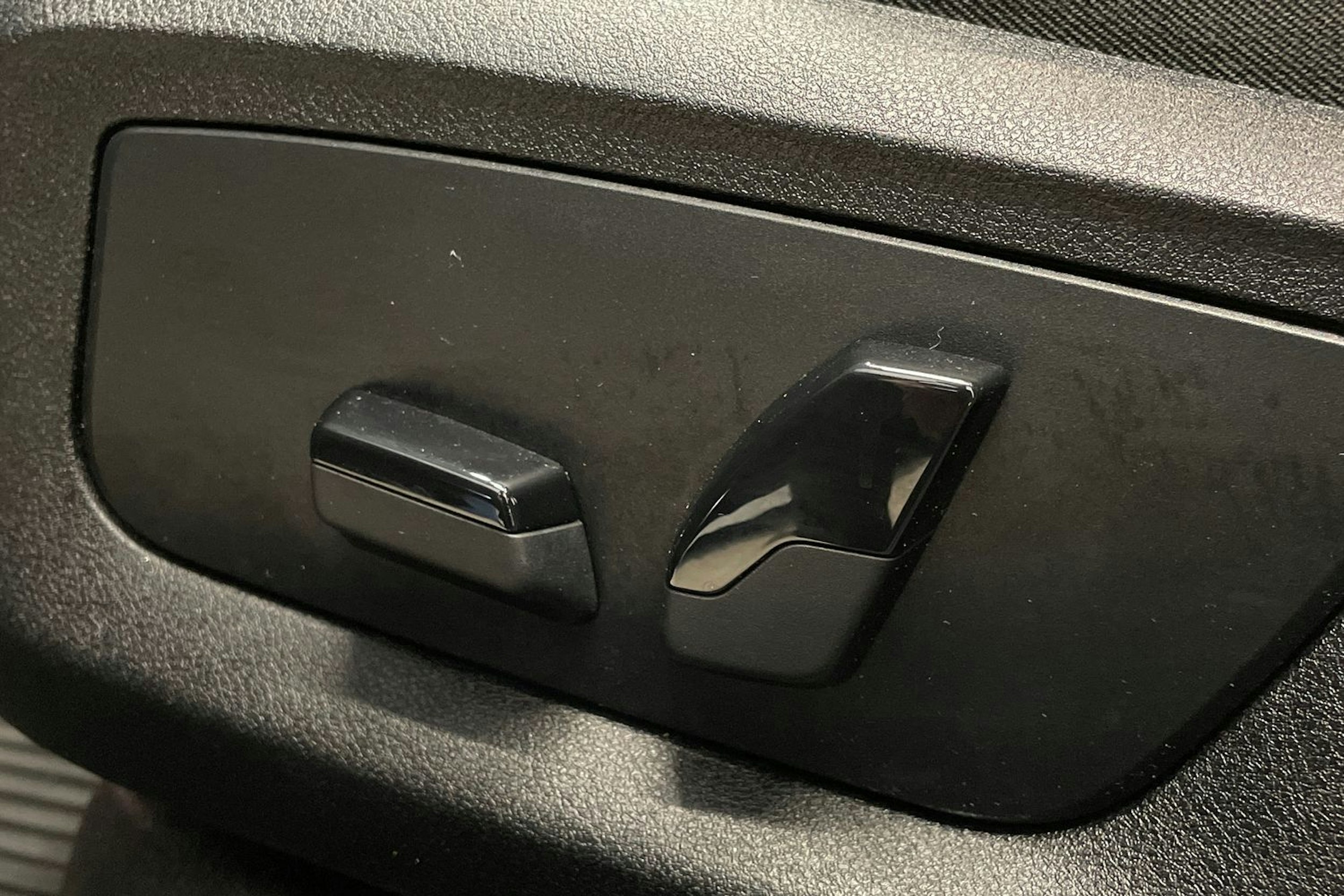 Musta BMW 520 2018 kuva 15.