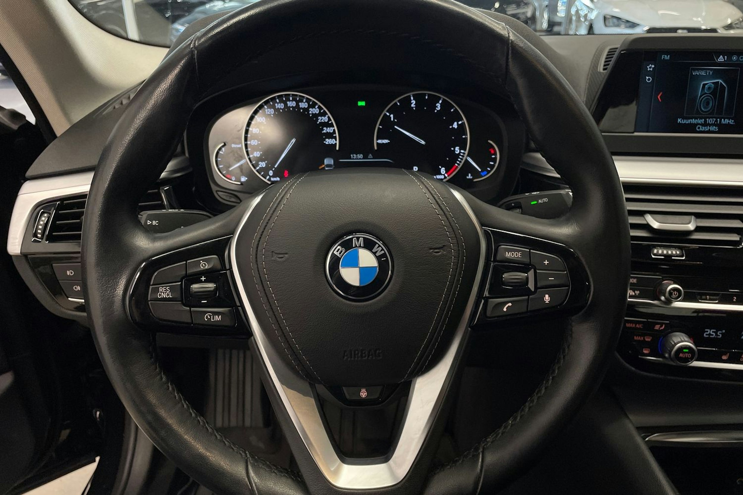 Musta BMW 520 2018 kuva 16.