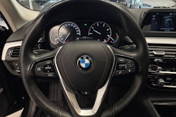 Musta BMW 520 2018 kuva 16.