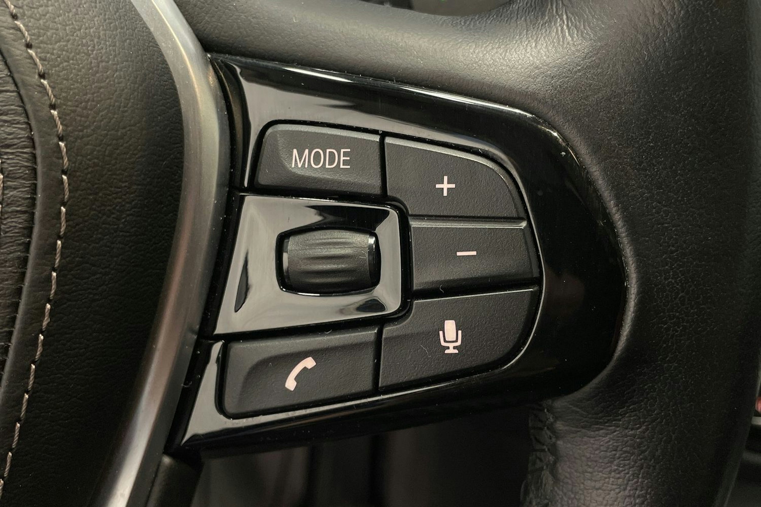 Musta BMW 520 2018 kuva 18.