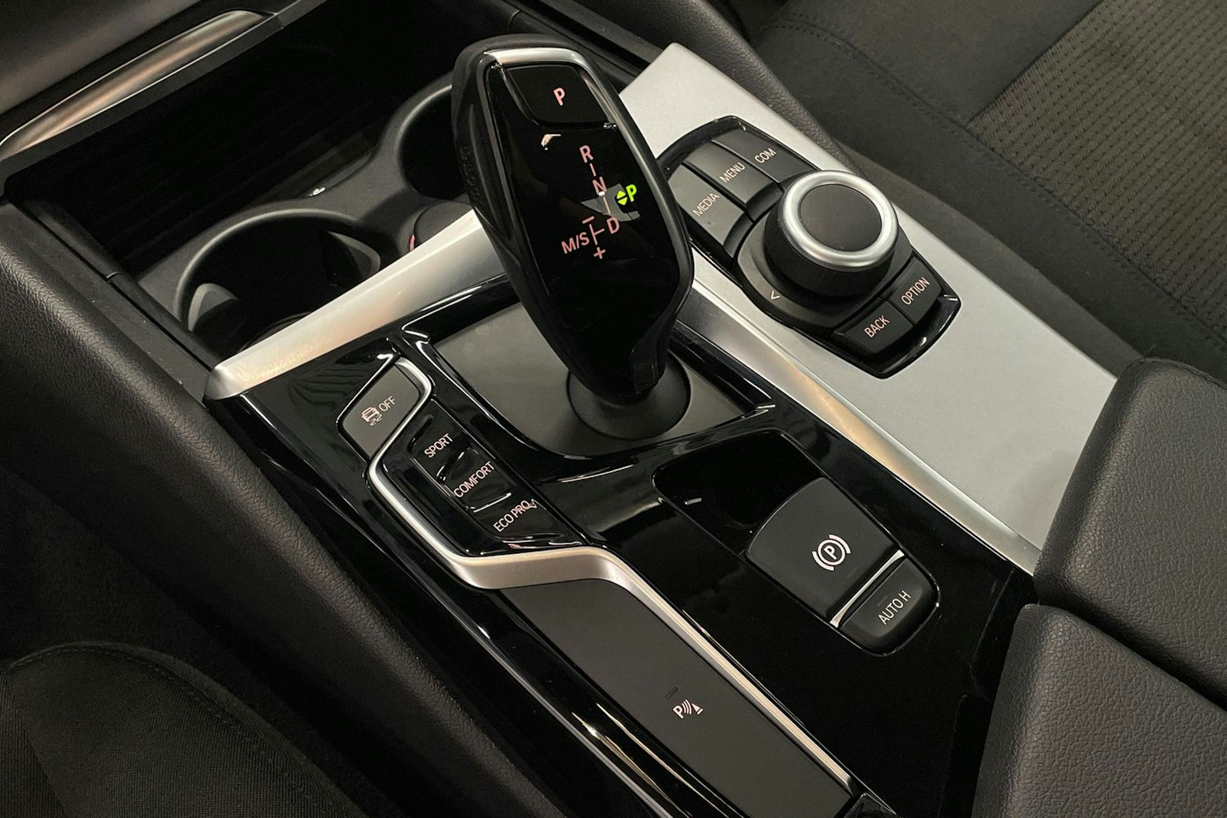 Musta BMW 520 2018 kuva 20.