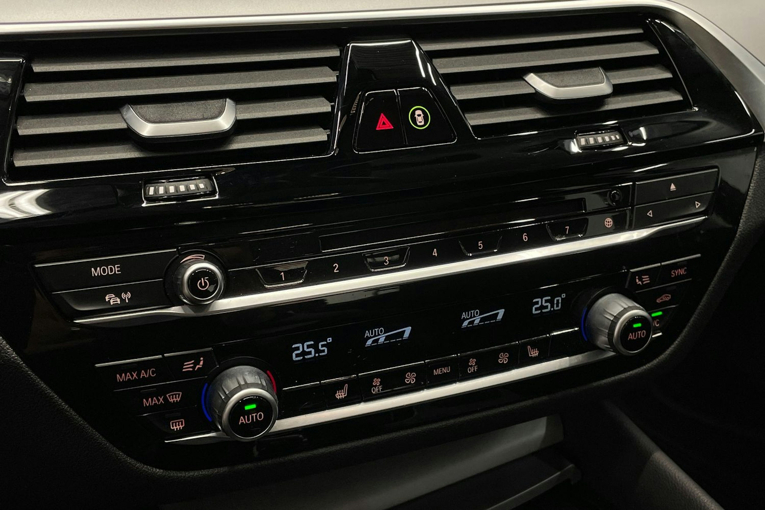 Musta BMW 520 2018 kuva 21.