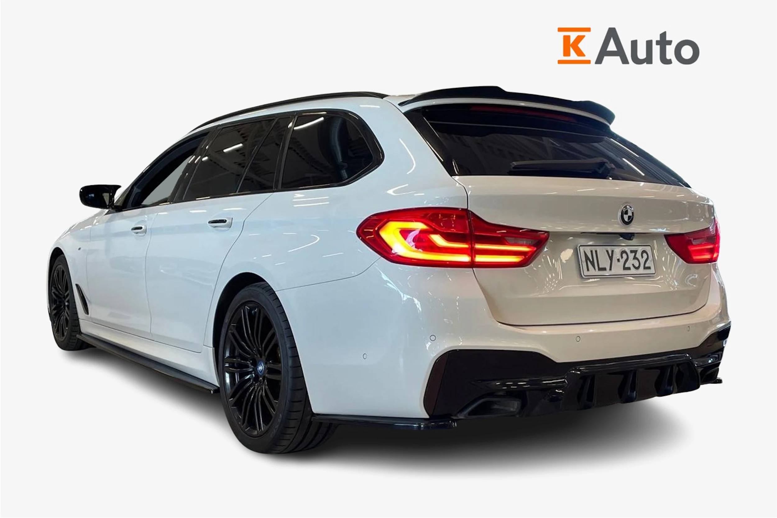 valkoinen BMW 520 2018 kuva 2.