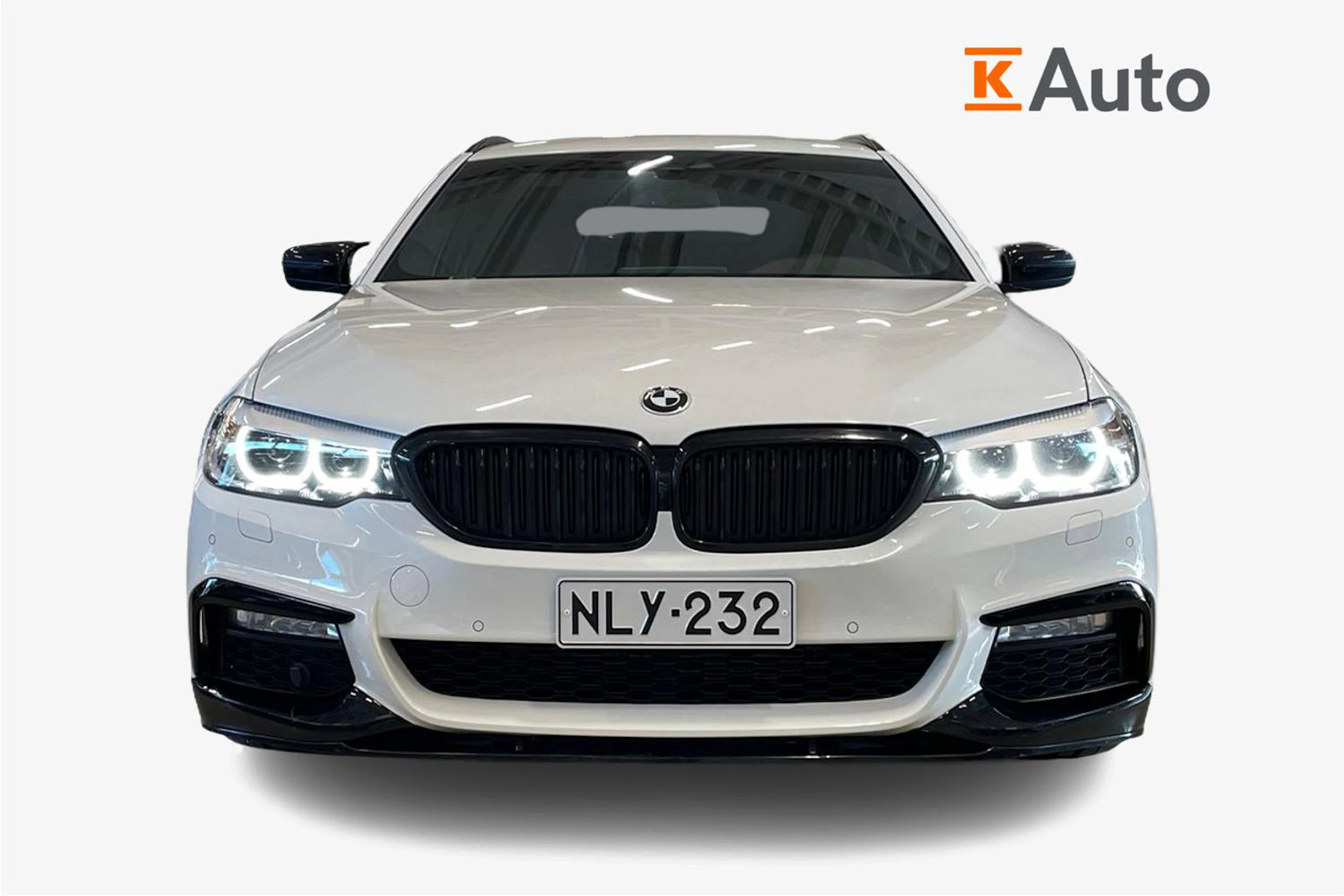 valkoinen BMW 520 2018 kuva 4.