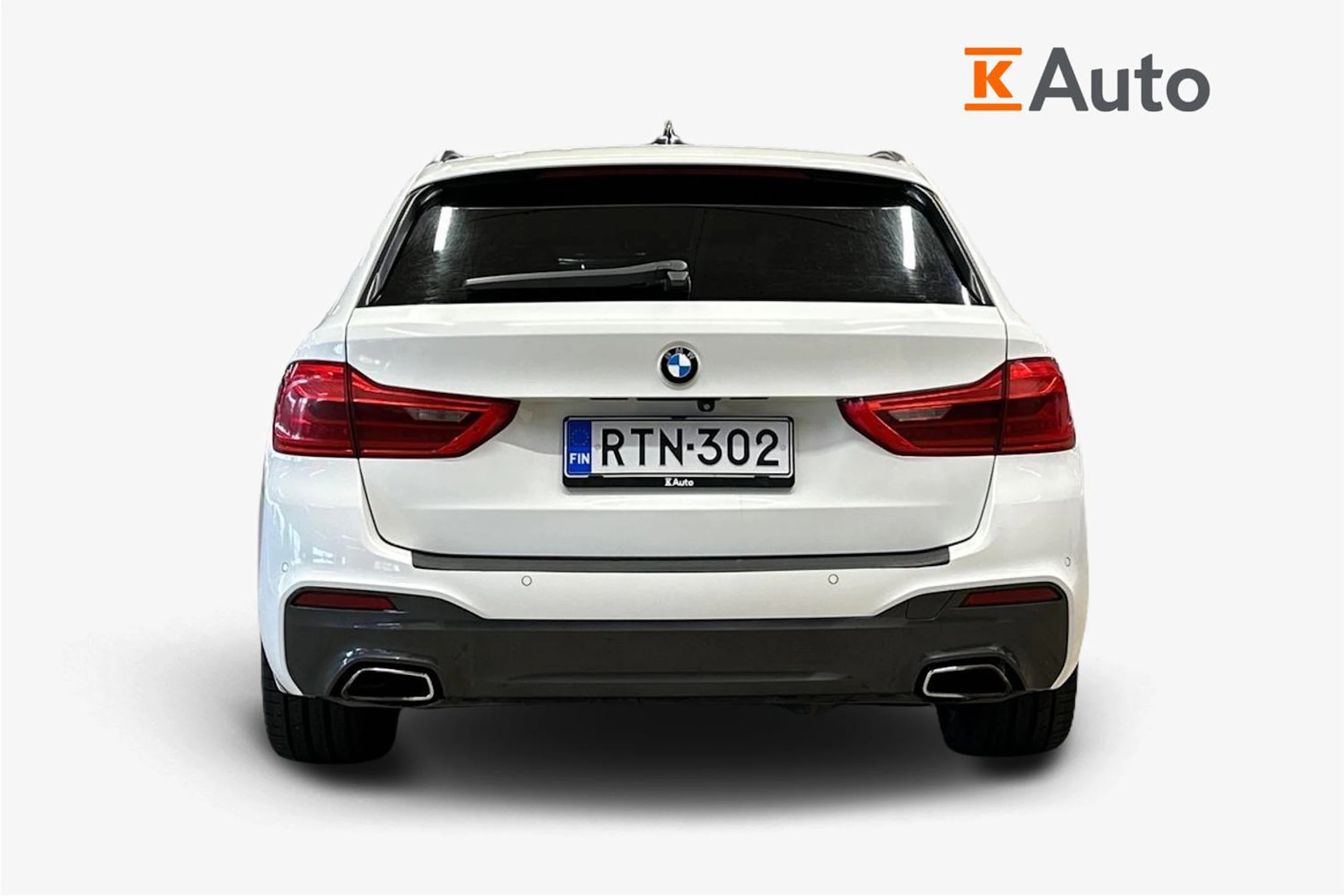 valkoinen BMW 520 2018 kuva 3.
