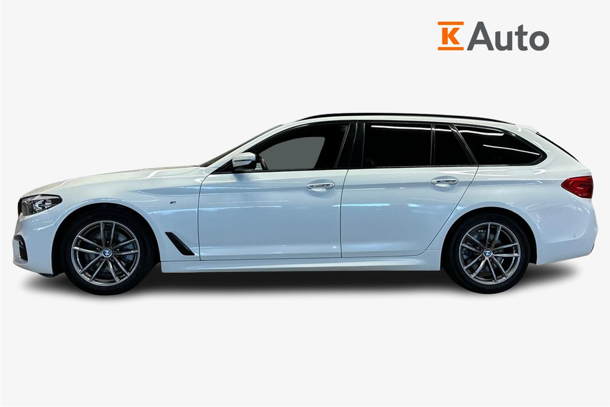 valkoinen BMW 520 2018 kuva 5.