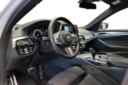 valkoinen BMW 520 2018 kuva 6.