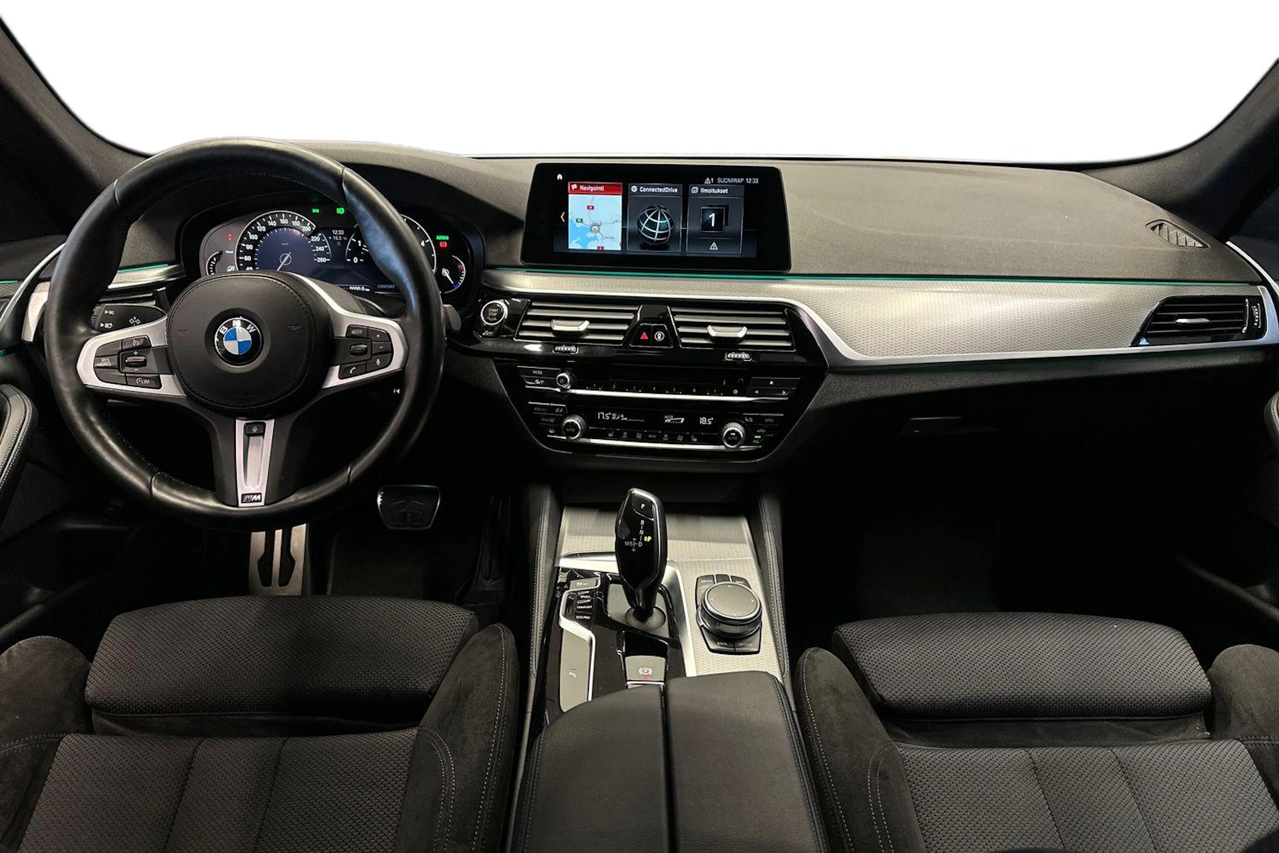 valkoinen BMW 520 2018 kuva 7.