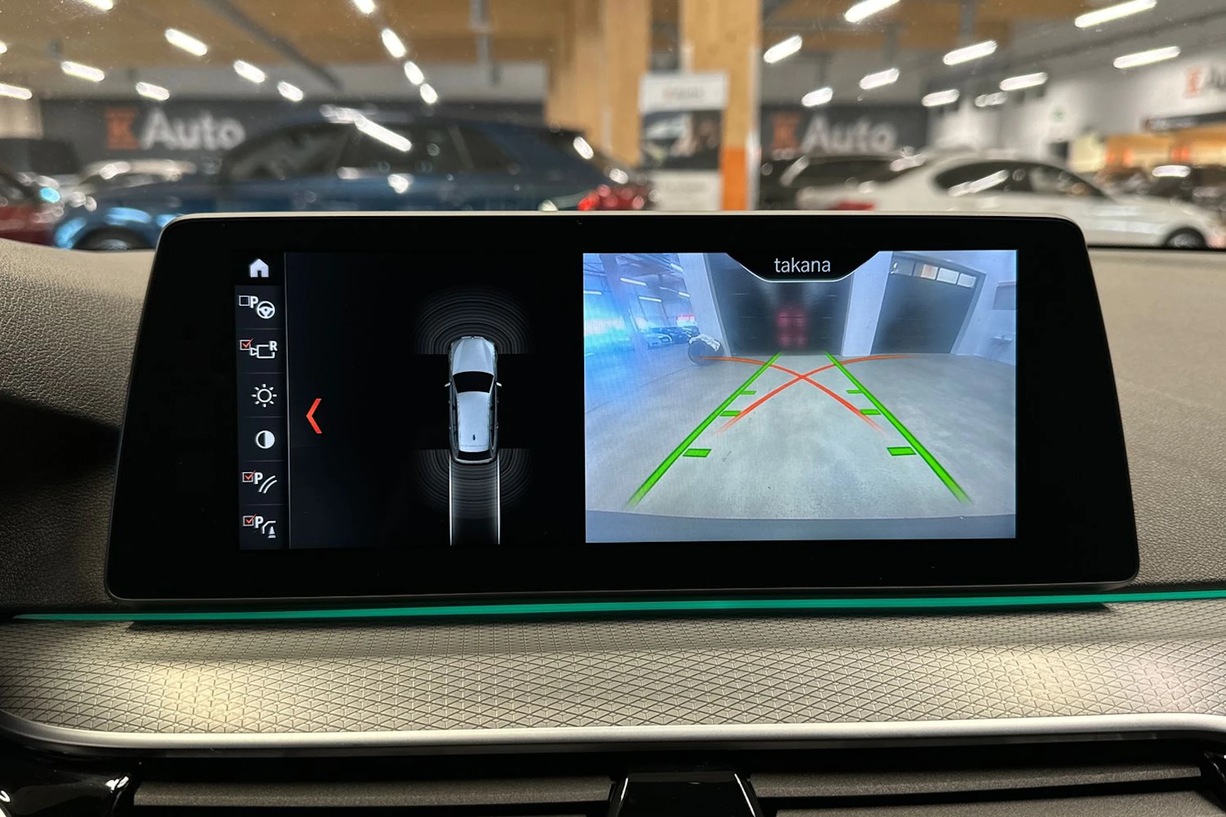 valkoinen BMW 520 2018 kuva 14.