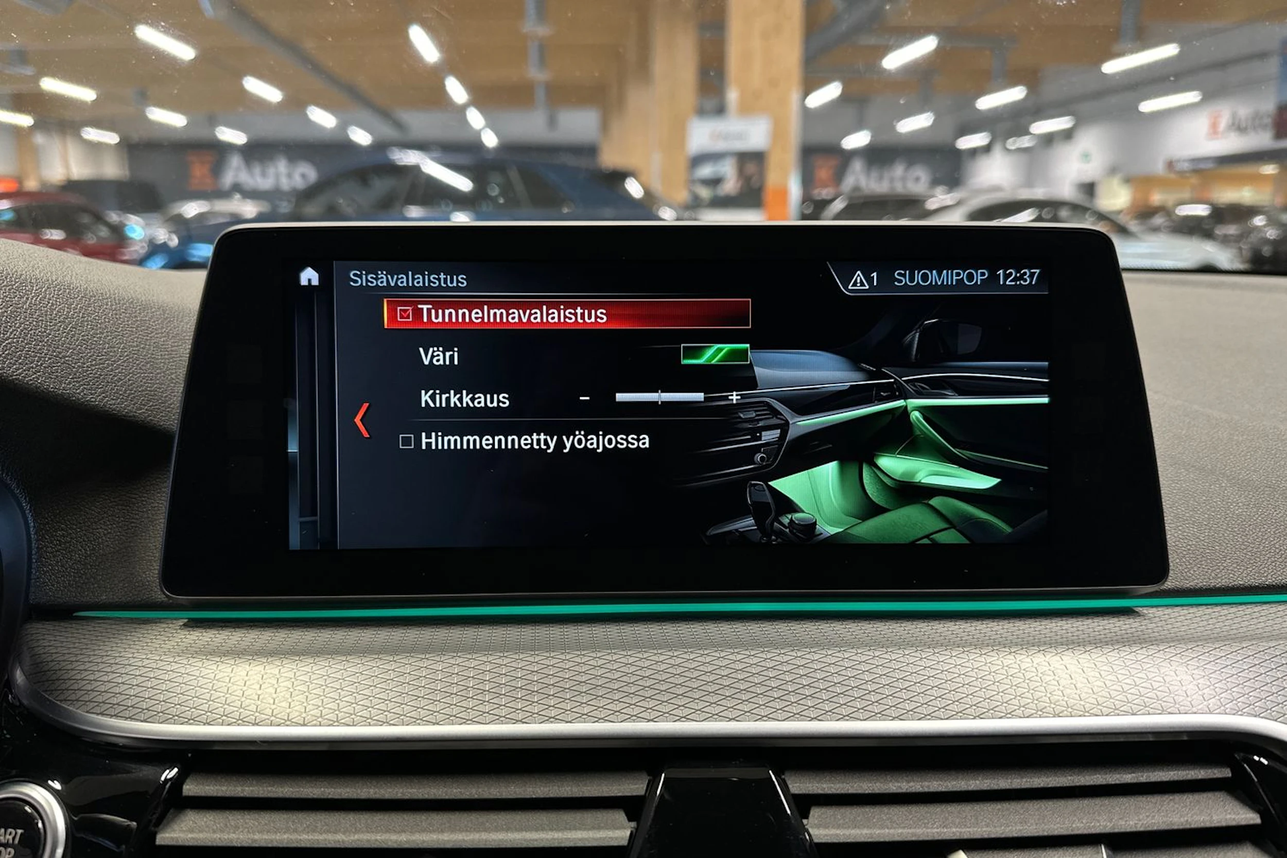 valkoinen BMW 520 2018 kuva 17.