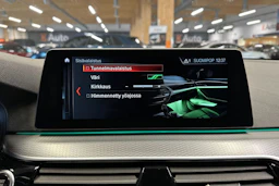 valkoinen BMW 520 2018 kuva 17.