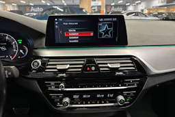 valkoinen BMW 520 2018 kuva 18.