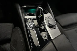 valkoinen BMW 520 2018 kuva 19.