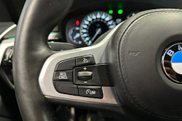 valkoinen BMW 520 2018 kuva 21.