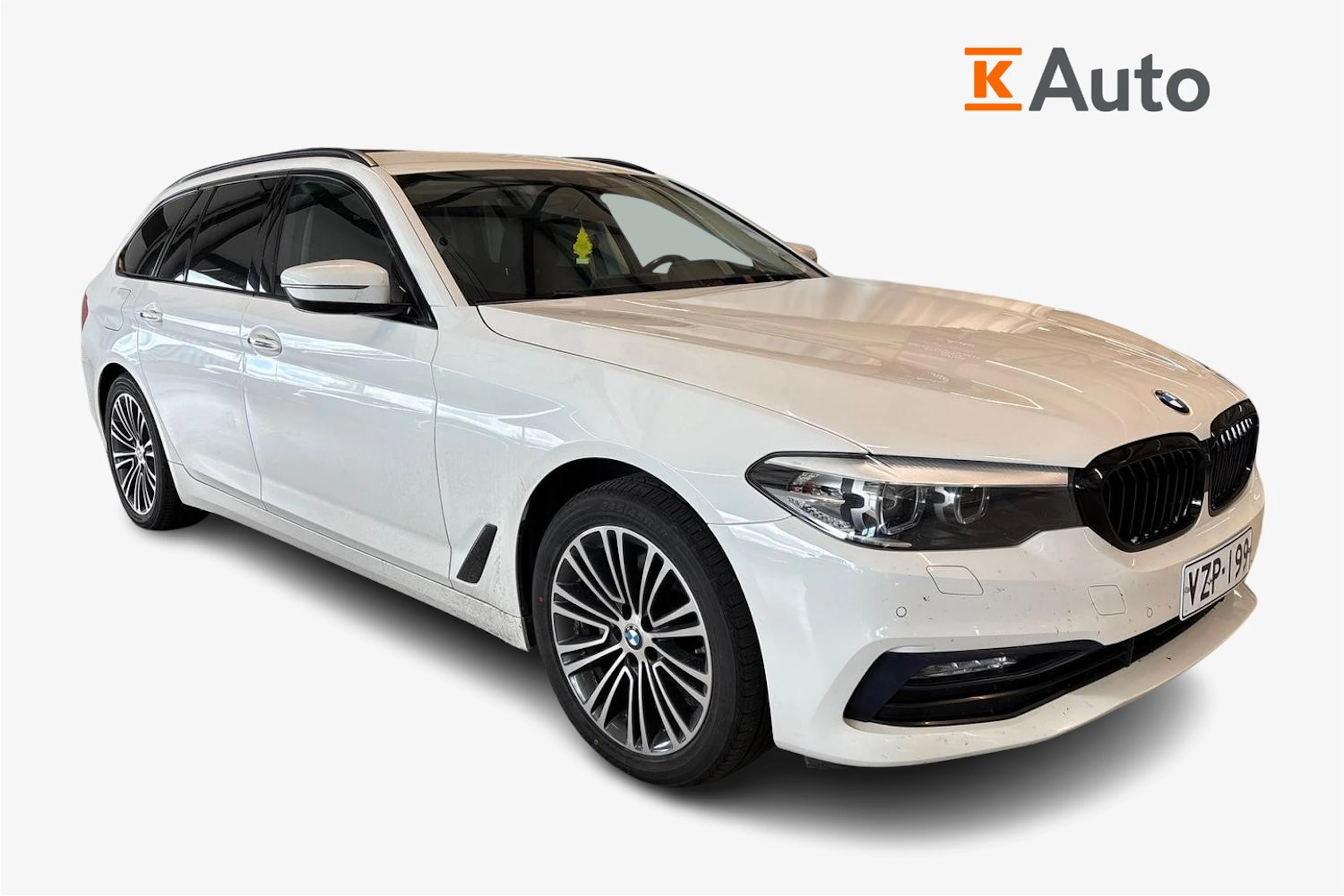 valkoinen BMW 520 2018 kuva 1.