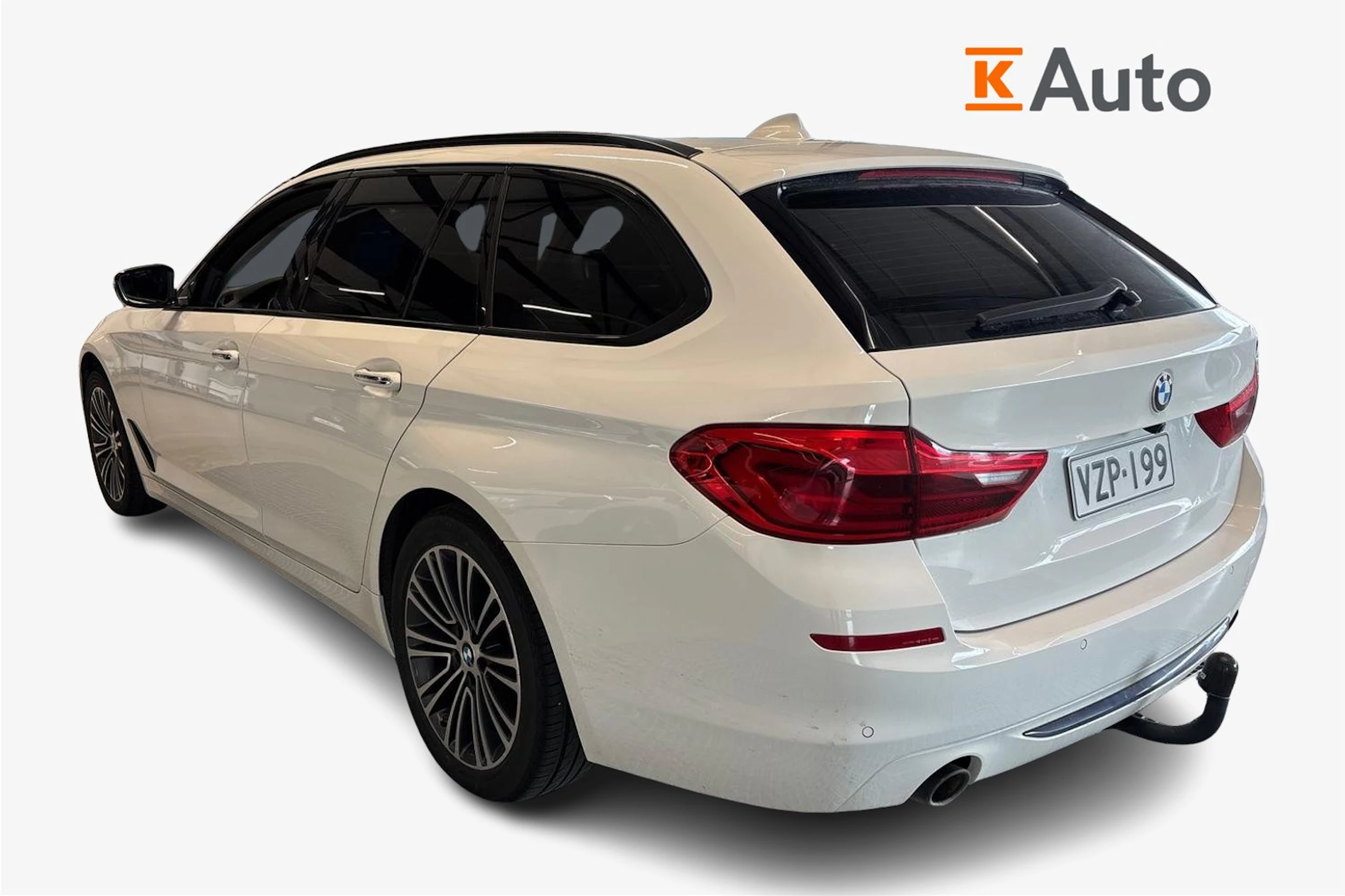 valkoinen BMW 520 2018 kuva 2.