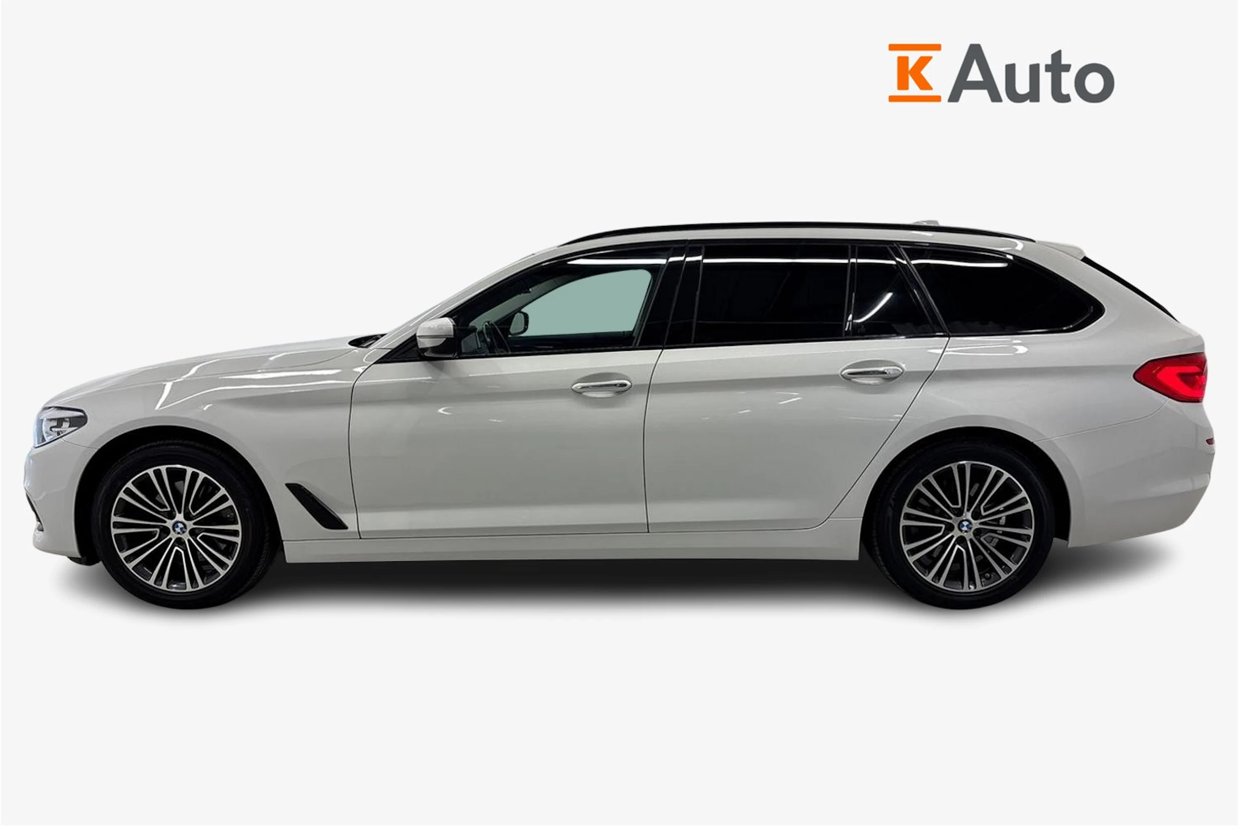 valkoinen BMW 520 2018 kuva 7.