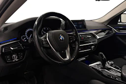 valkoinen BMW 520 2018 kuva 8.