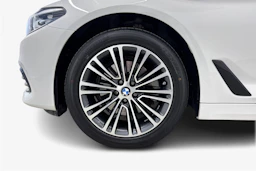 valkoinen BMW 520 2018 kuva 12.