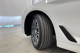 valkoinen BMW 520 2018 kuva 13.