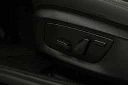 valkoinen BMW 520 2018 kuva 16.