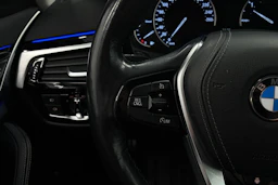 valkoinen BMW 520 2018 kuva 18.