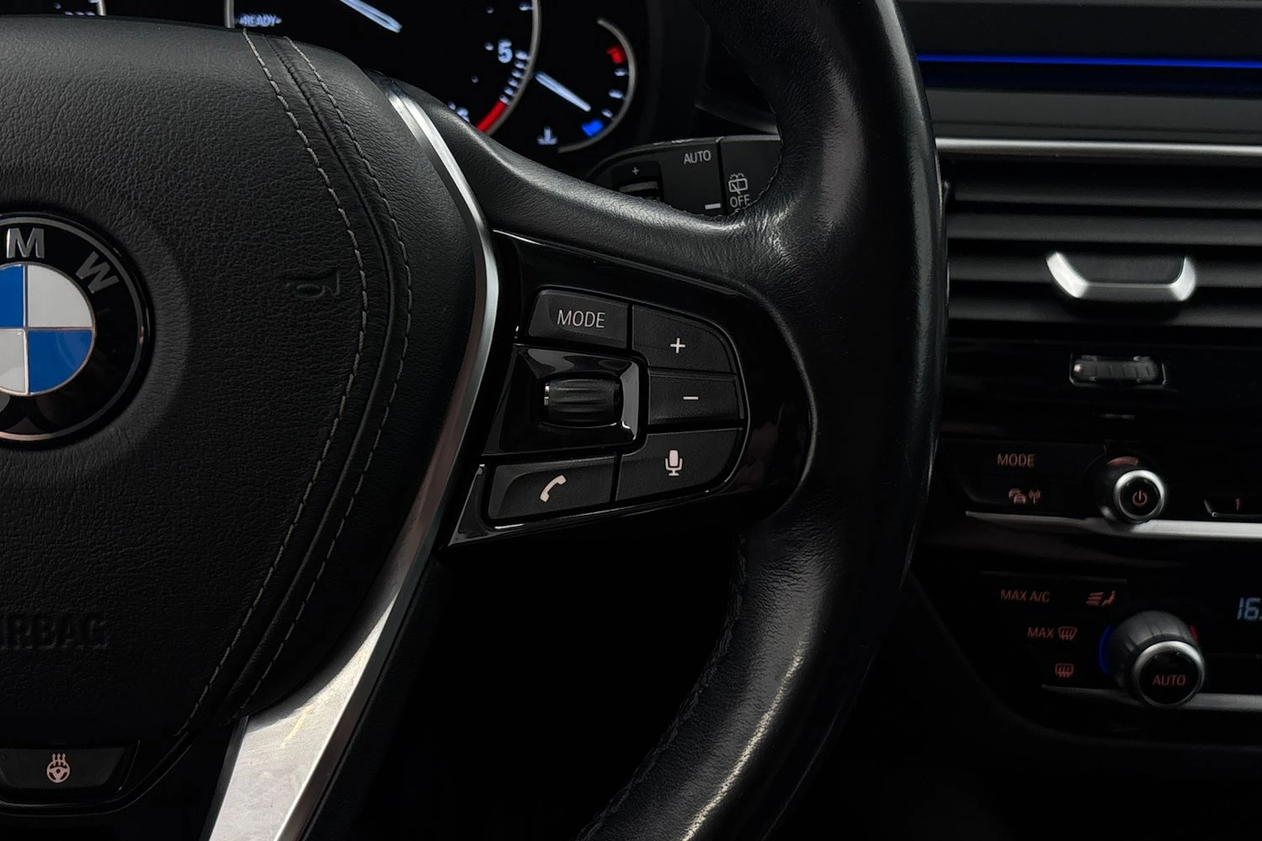 valkoinen BMW 520 2018 kuva 19.