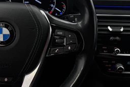 valkoinen BMW 520 2018 kuva 19.