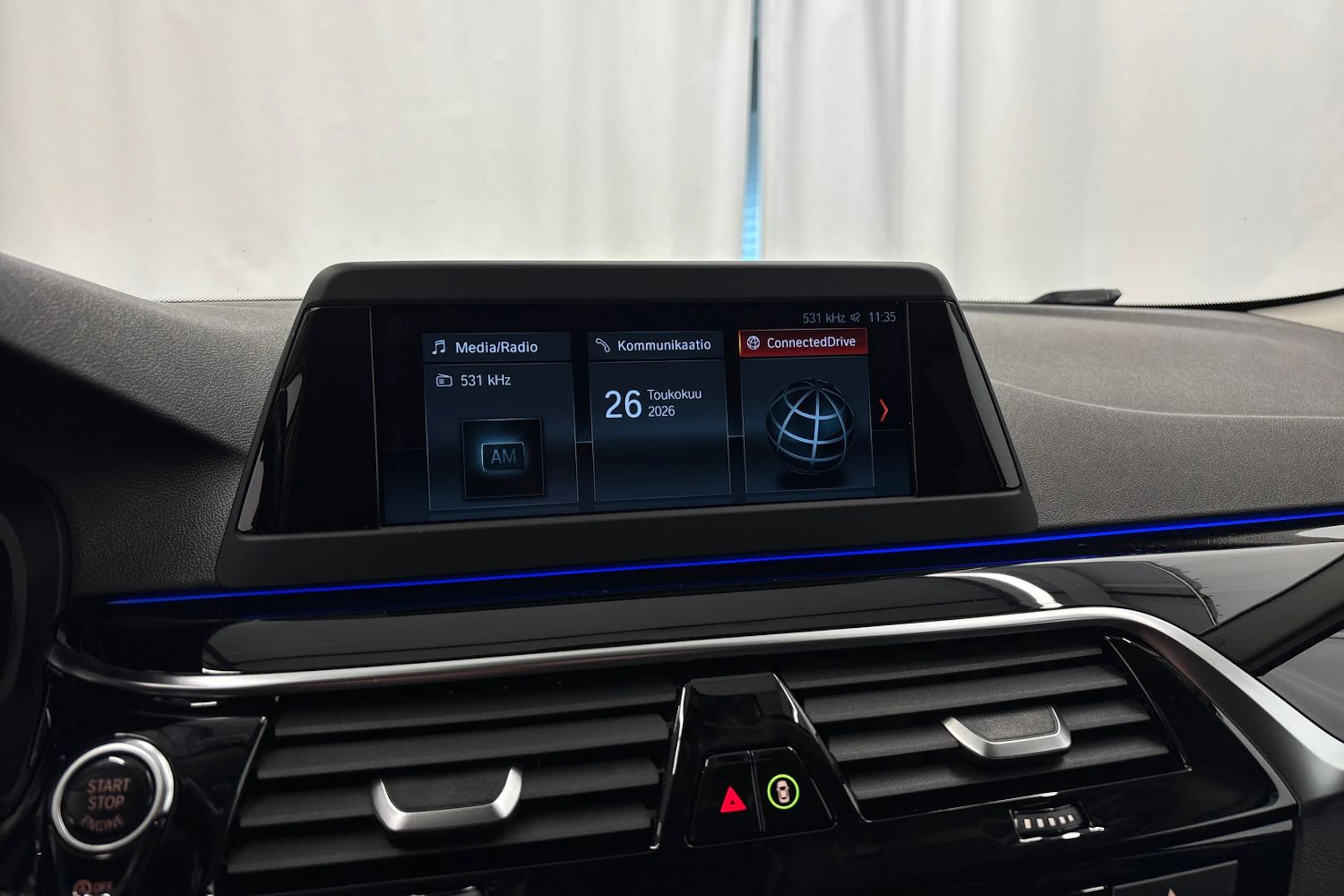 valkoinen BMW 520 2018 kuva 20.