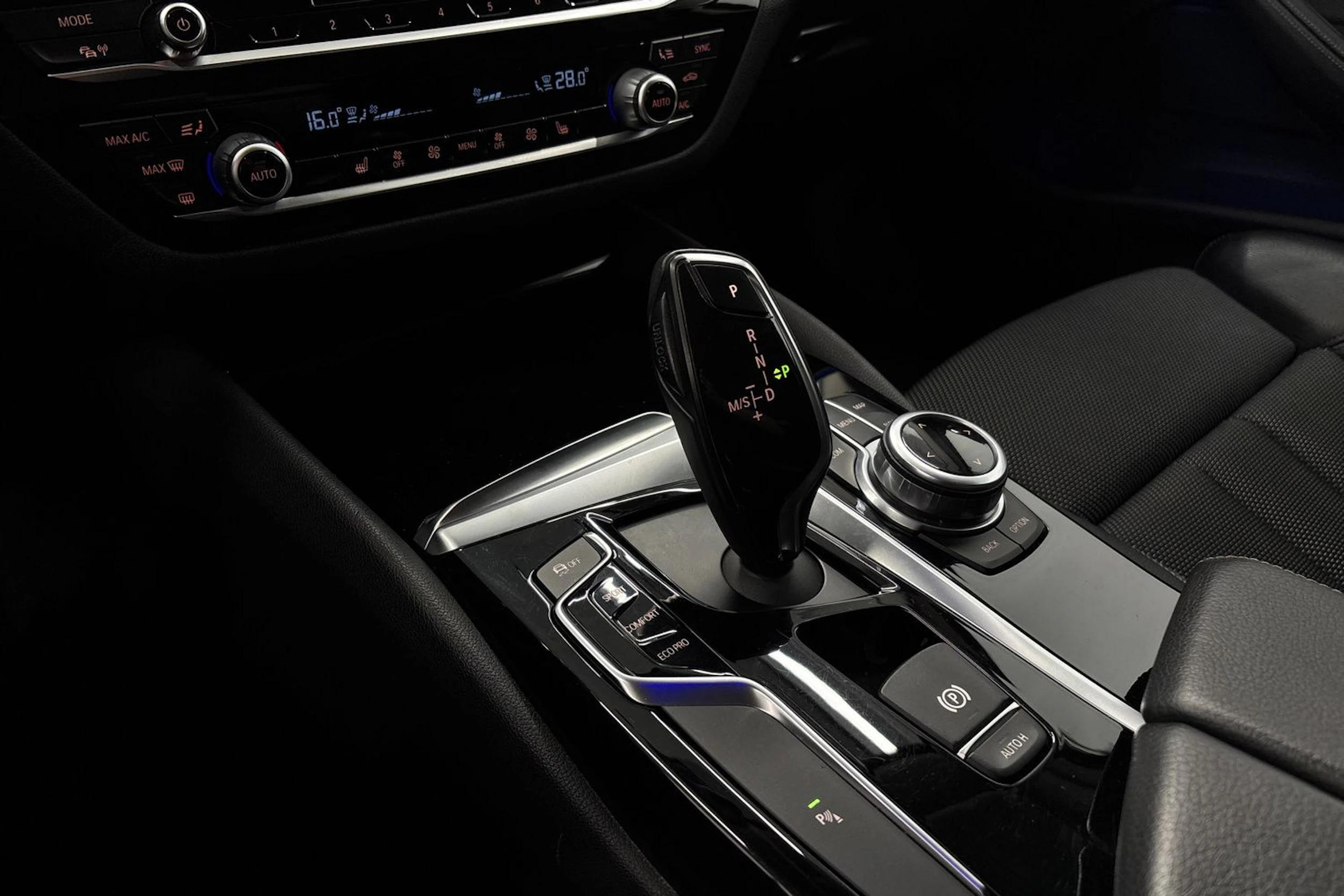 valkoinen BMW 520 2018 kuva 23.
