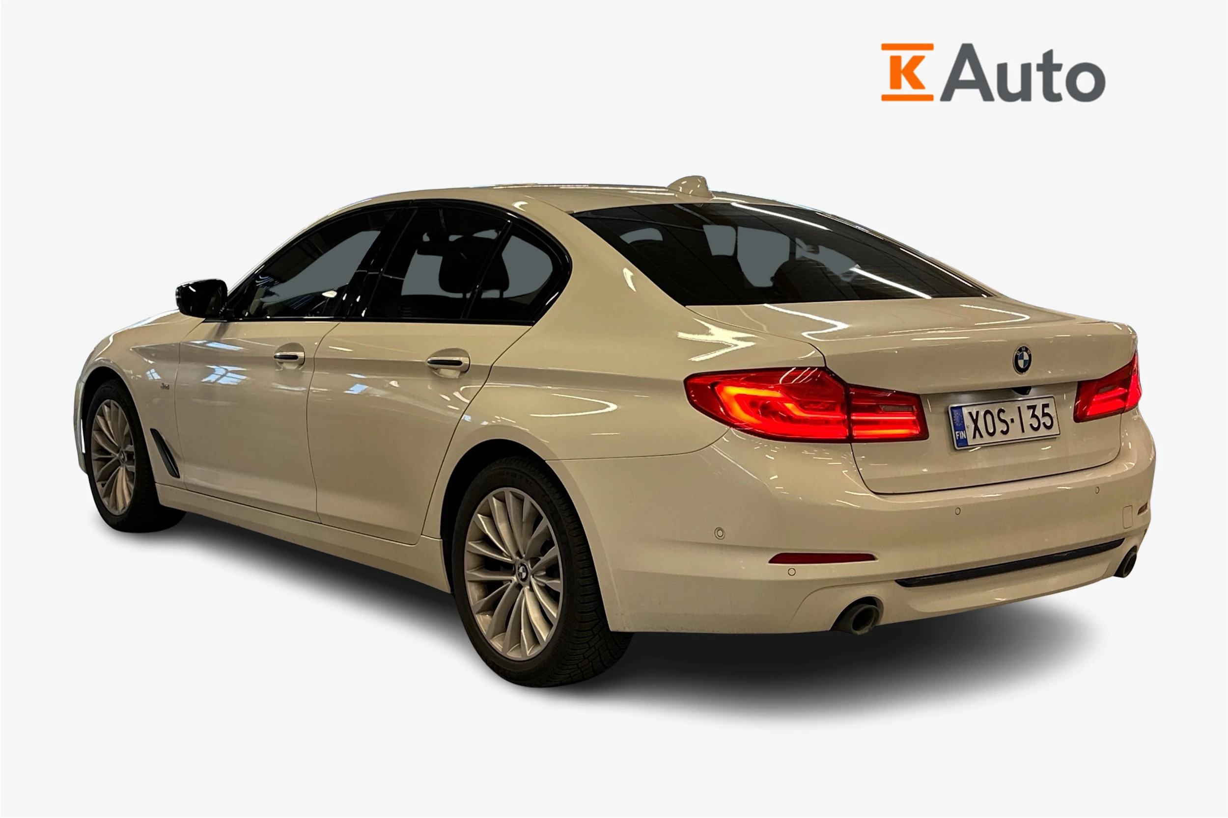 valkoinen BMW 520 2018 kuva 2.