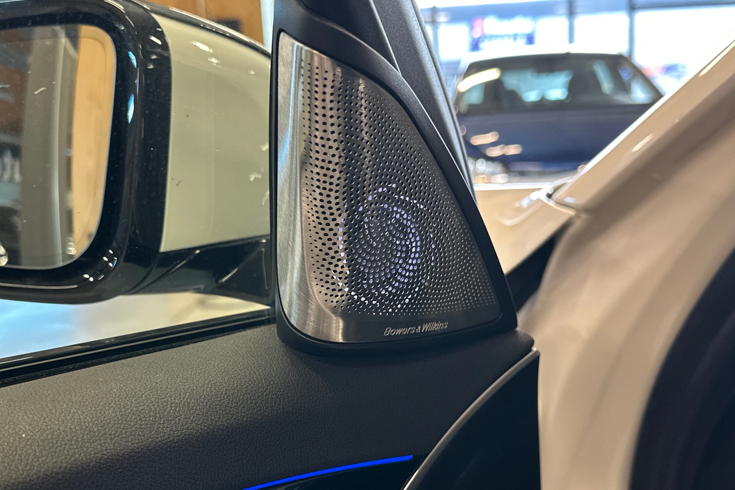 valkoinen BMW 520 2018 kuva 4.