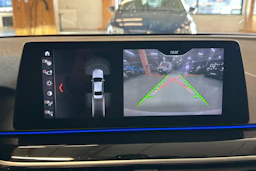 valkoinen BMW 520 2018 kuva 6.