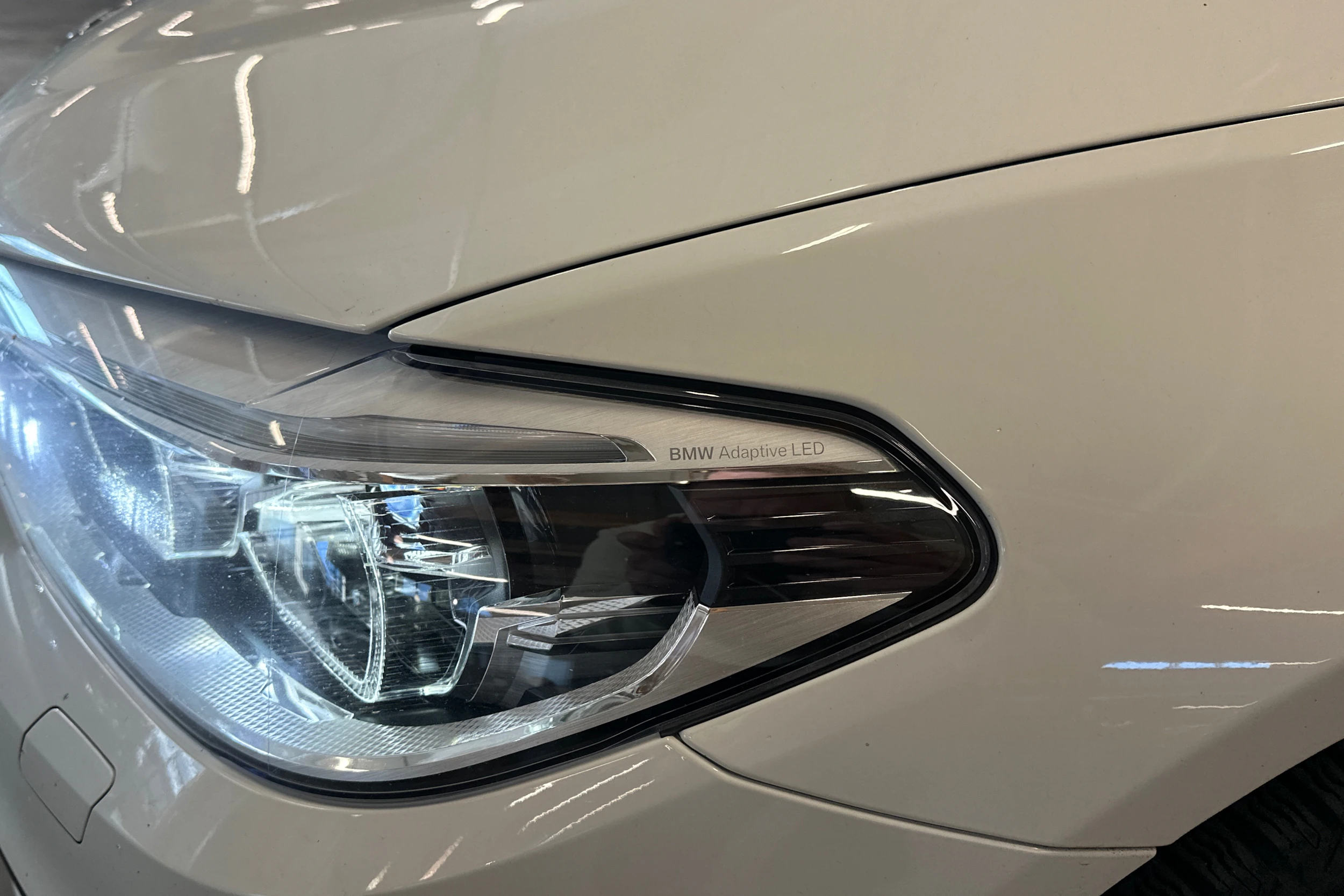 valkoinen BMW 520 2018 kuva 7.
